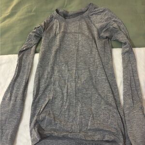 Lululemon Athletica Gray Long Sleeve Tee
